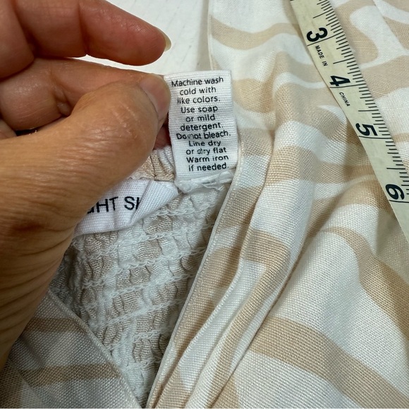 Midnight Sky Cream Tan Ruched Tie Front Cap Sleeve Blouse Size Medium - Picture 6 of 7